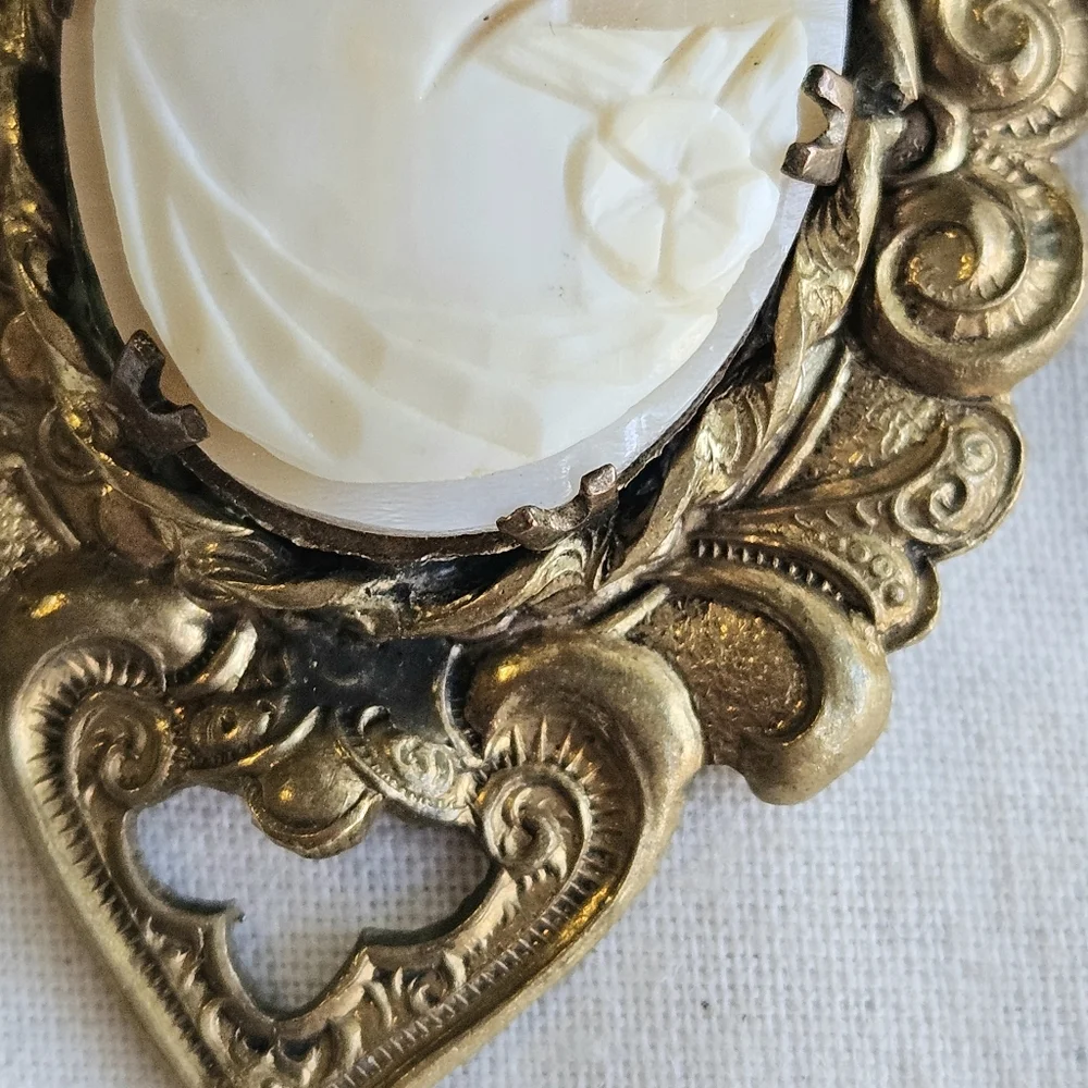 Vtg/Antique Hand Carved Genuine Shell Cameo Brooch
